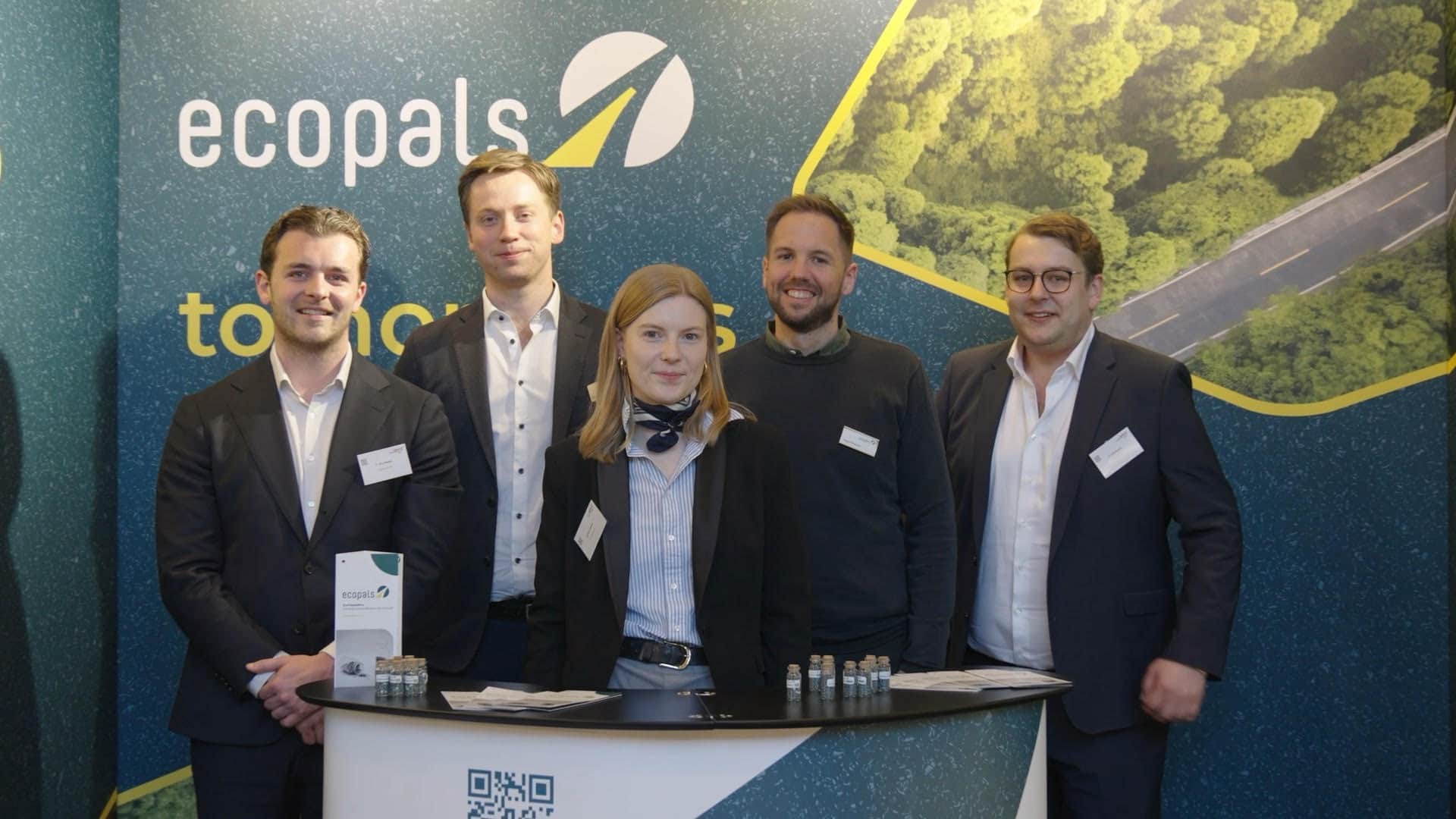 Ein Aussteller der Firma Ecopals beim DAV Asphaltseminar in Willingen