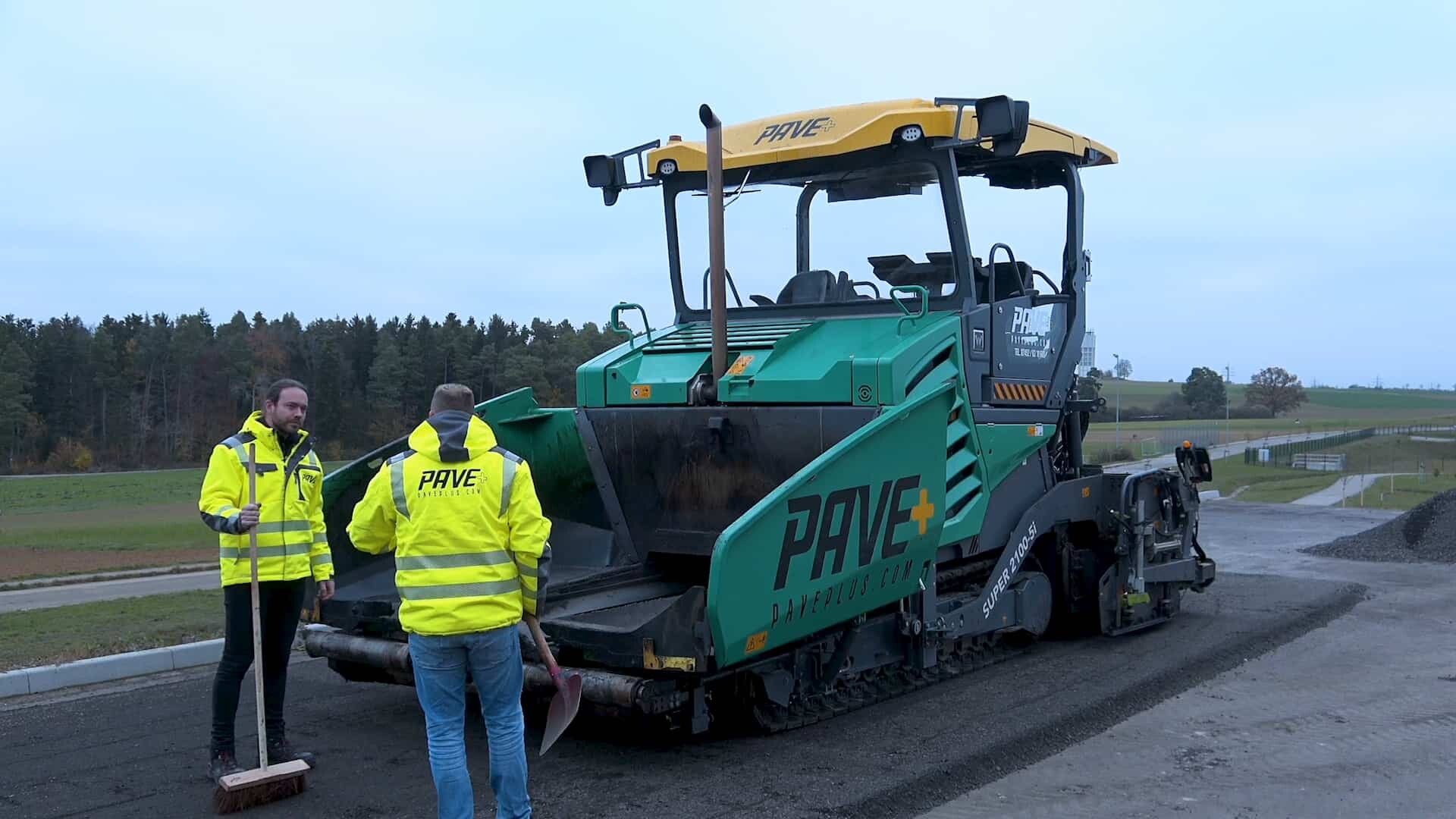 Chapter 14: Cleaning the asphalt paver